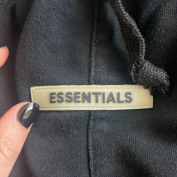 ESSENTIALS sweat shorts - Picture 2 of 7